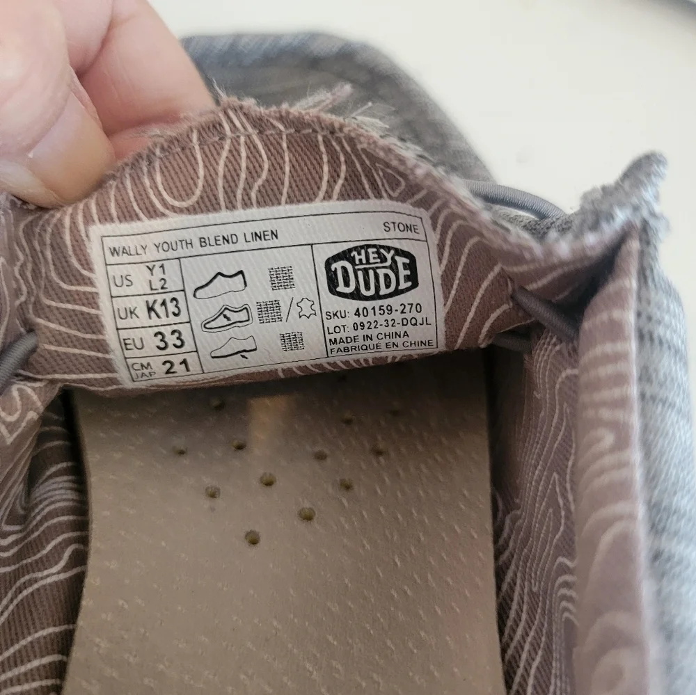 HEY DUDES WALLY YOUTH SLIP ON SHOES ( sz Y-1 or Wm - 2)‎